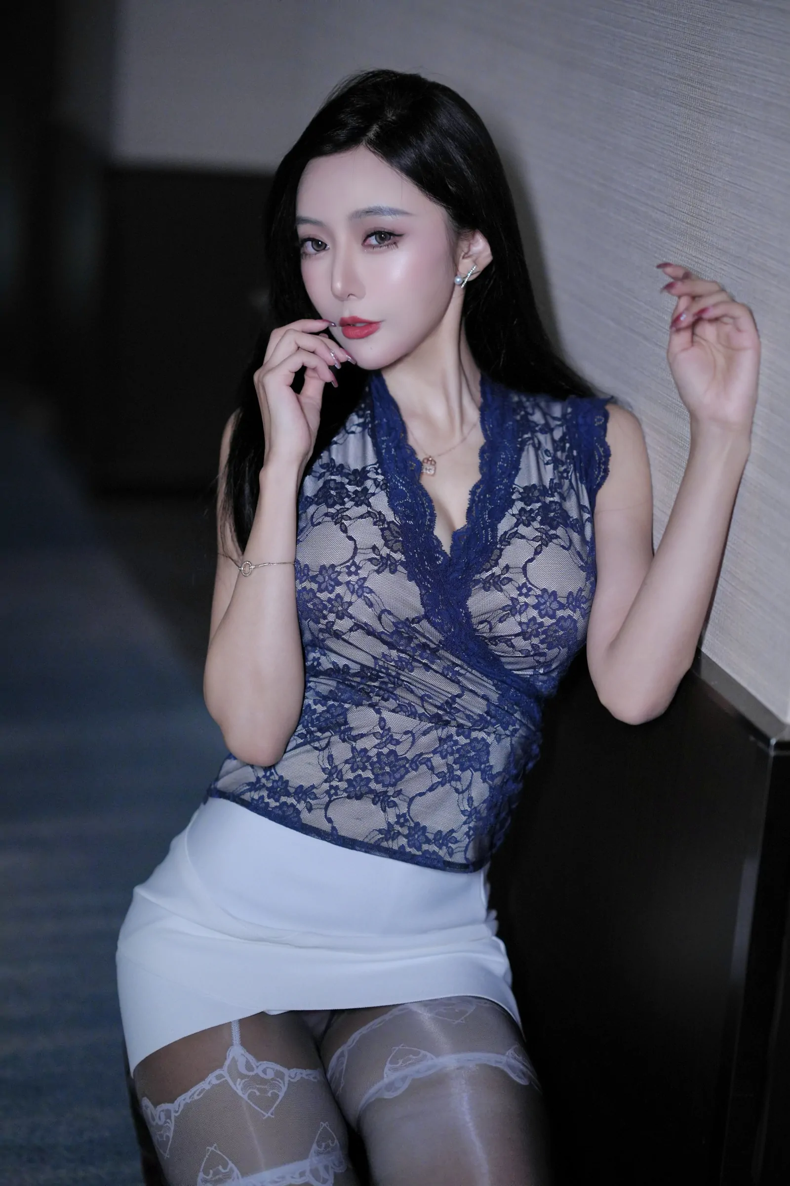 xiuren秀人网福利王馨瑶Yanni大尺度私拍写真丝里瑶-女神汇