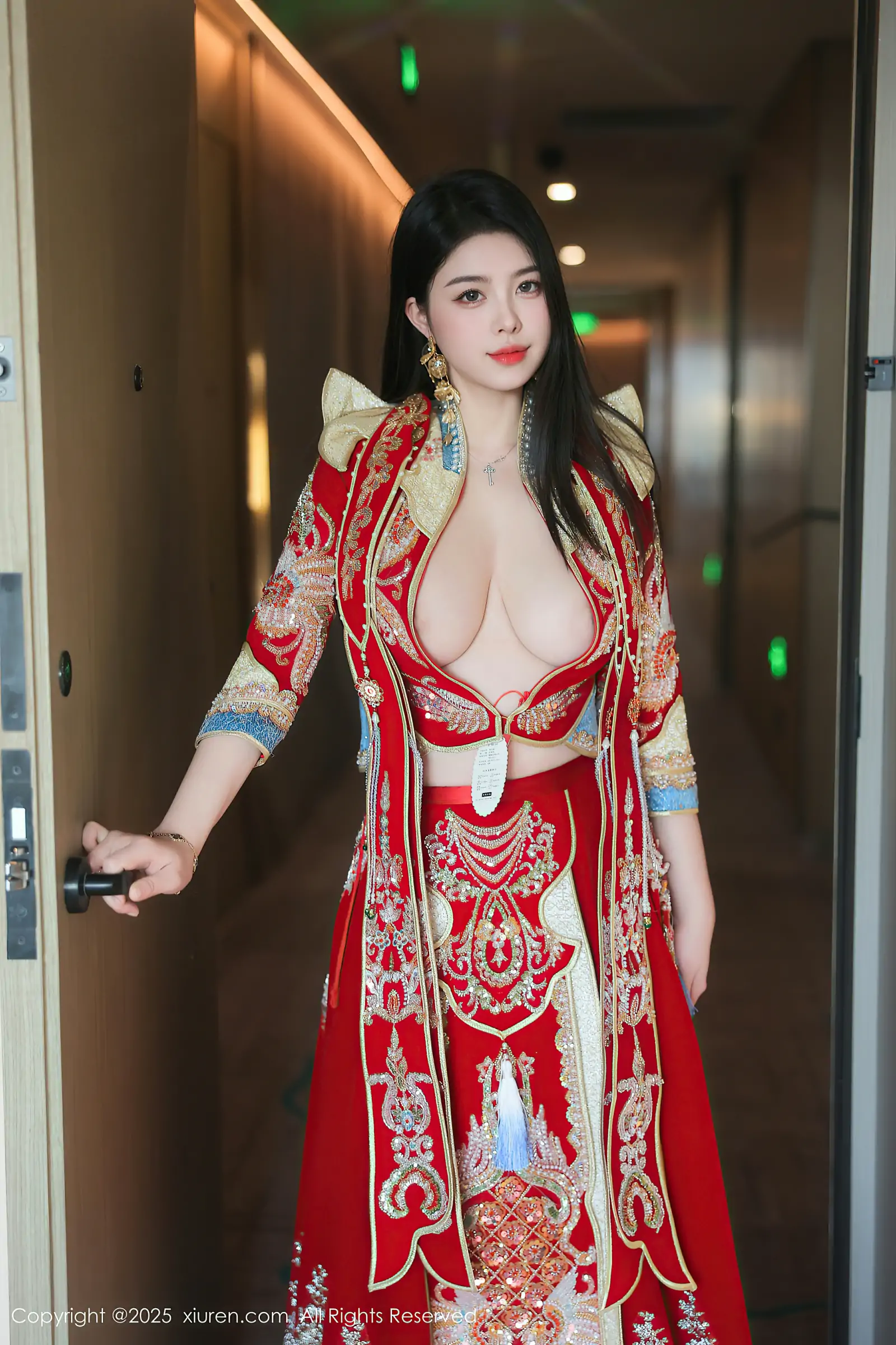 [Xiuren秀人网] 2025.02.11 NO.9869 林若凡F [74+1P／705MB]-女神汇