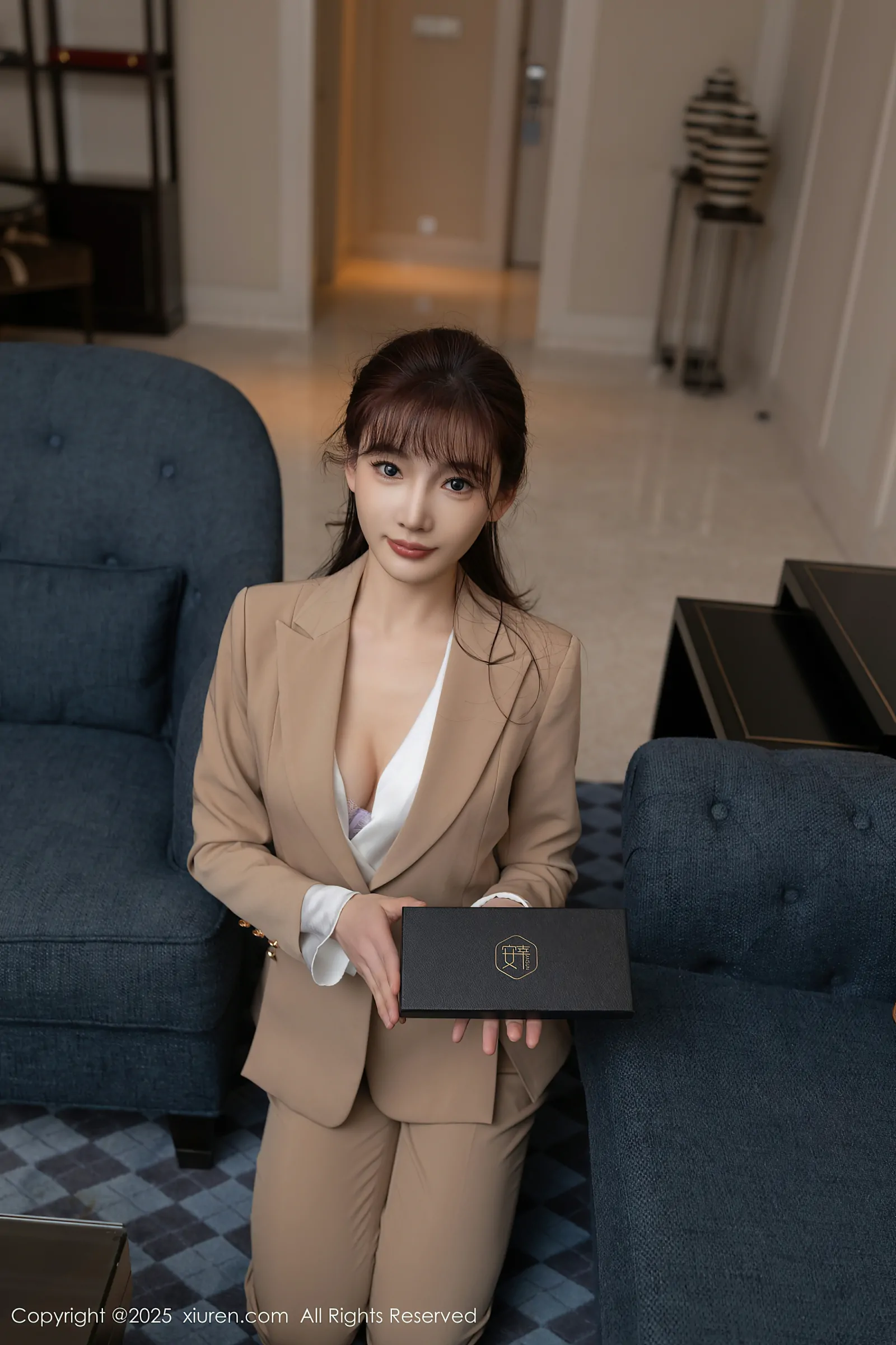 [Xiuren秀人网] 2025.02.13 NO.9881 陆萱萱 [80+1P／738MB]-女神汇