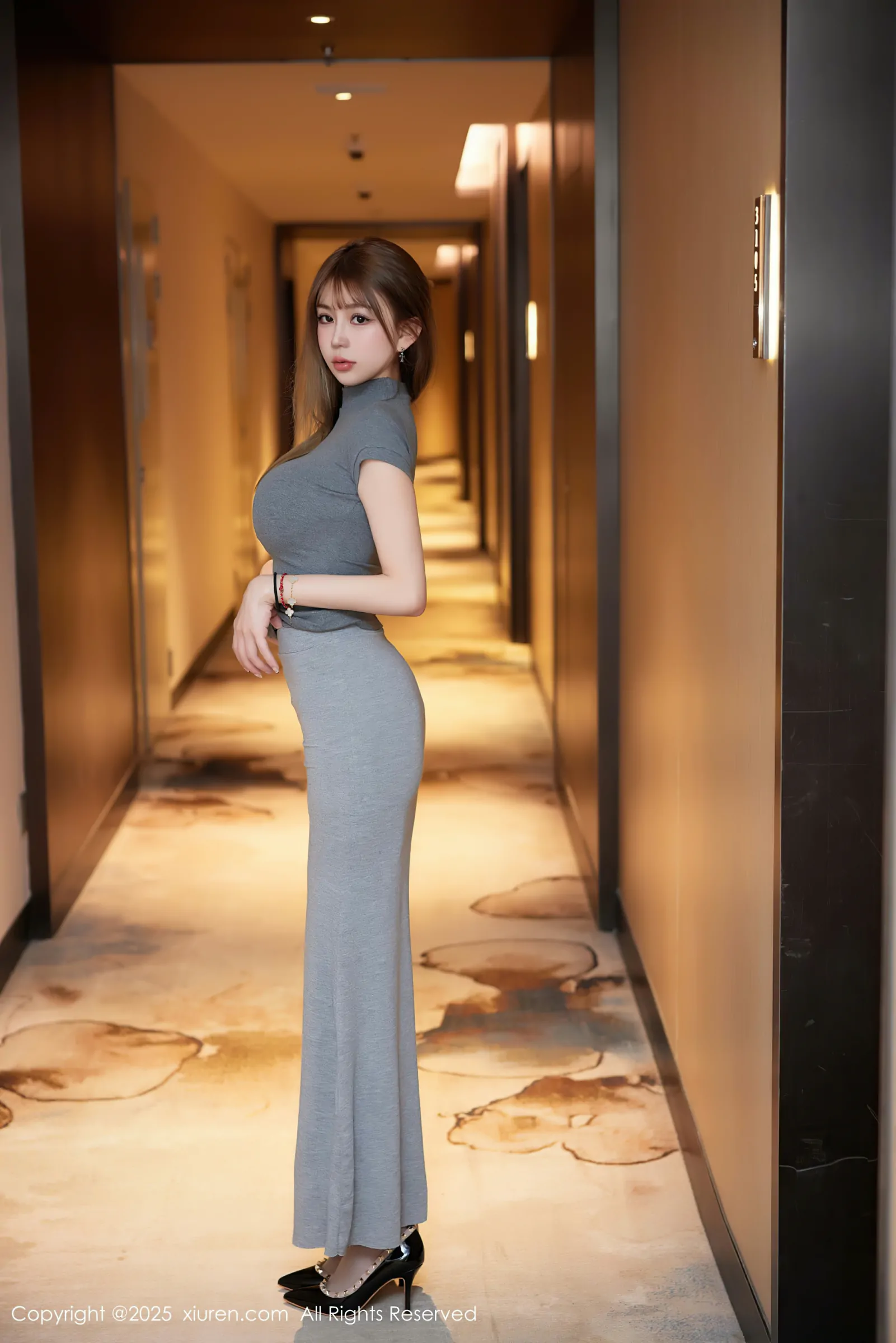 [Xiuren秀人网] 2025.02.25 NO.9931 Zoe柚柚 [73+1P／693MB]-女神汇