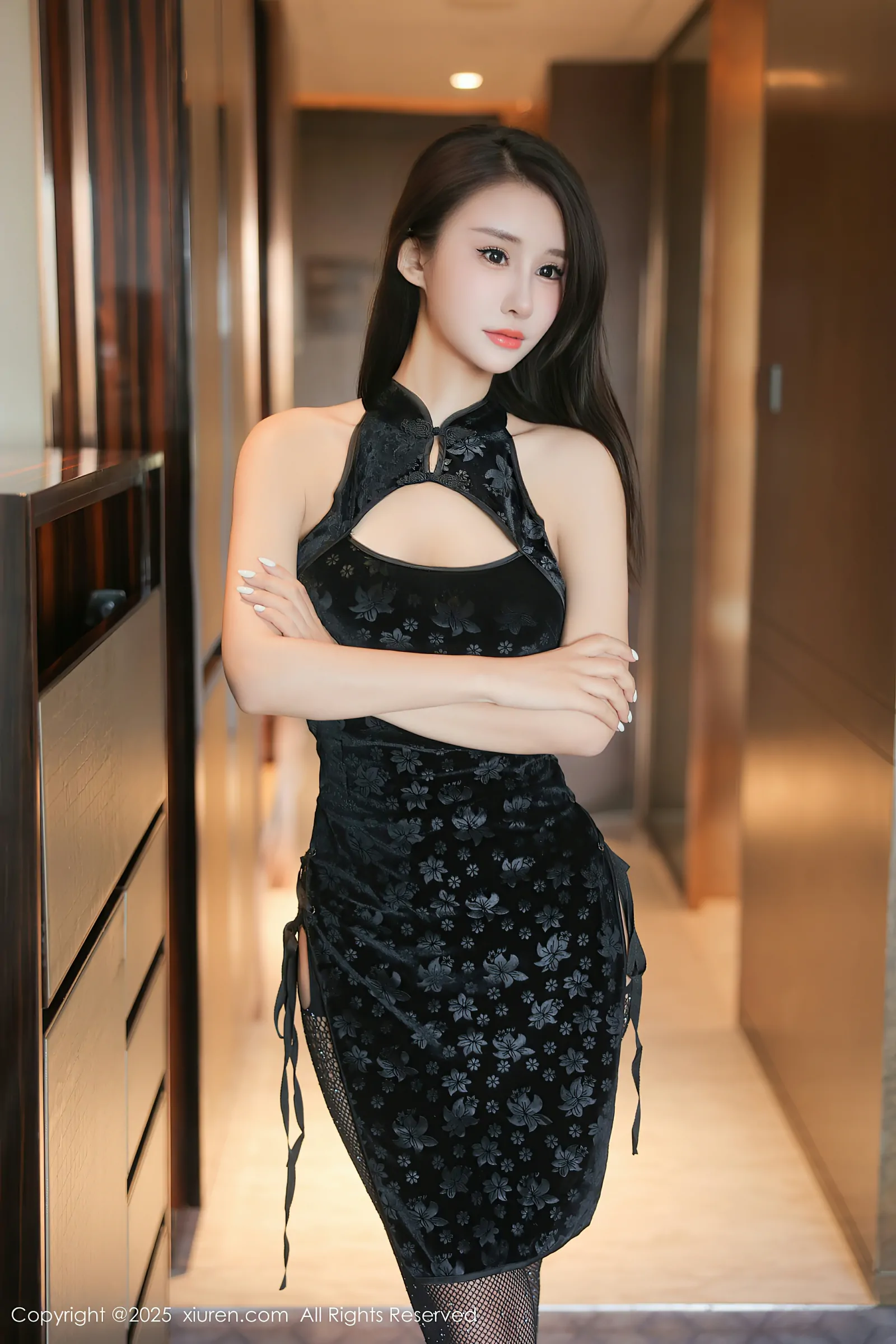 [Xiuren秀人网] 2025.03.10 NO.9990 艺艺yiyi [57+1P／578MB]-女神汇